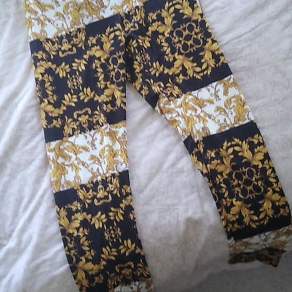 Gold detail Set - Picture 3 of 4